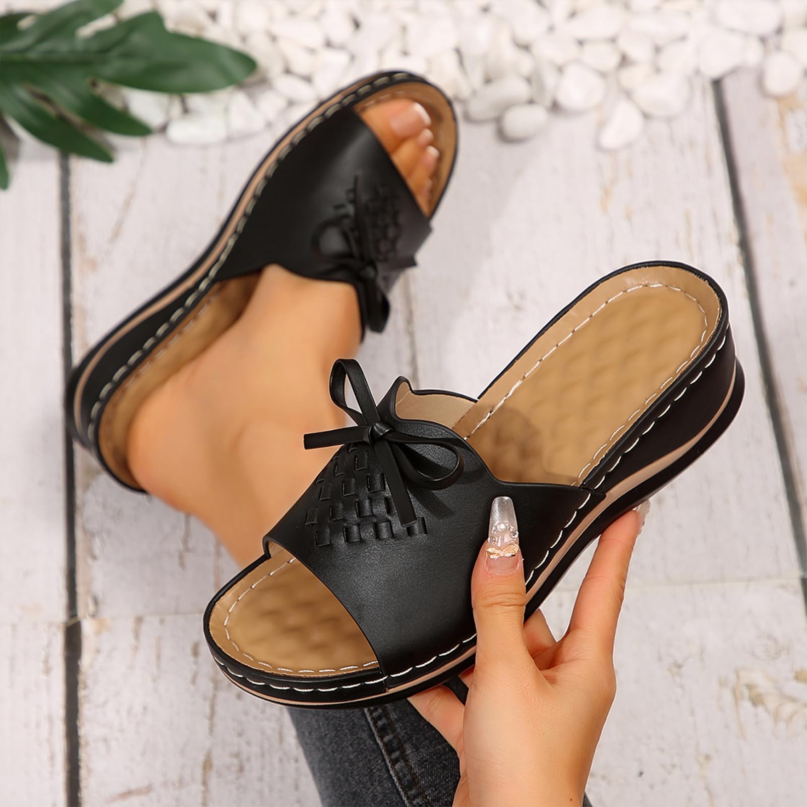 Ladies casual coarse heel sandals, versatile round toe slippers for wearing outside 40 чорний
Ladies casual coarse heel sandals, versatile round toe slippers for wearing outside 40 чорний