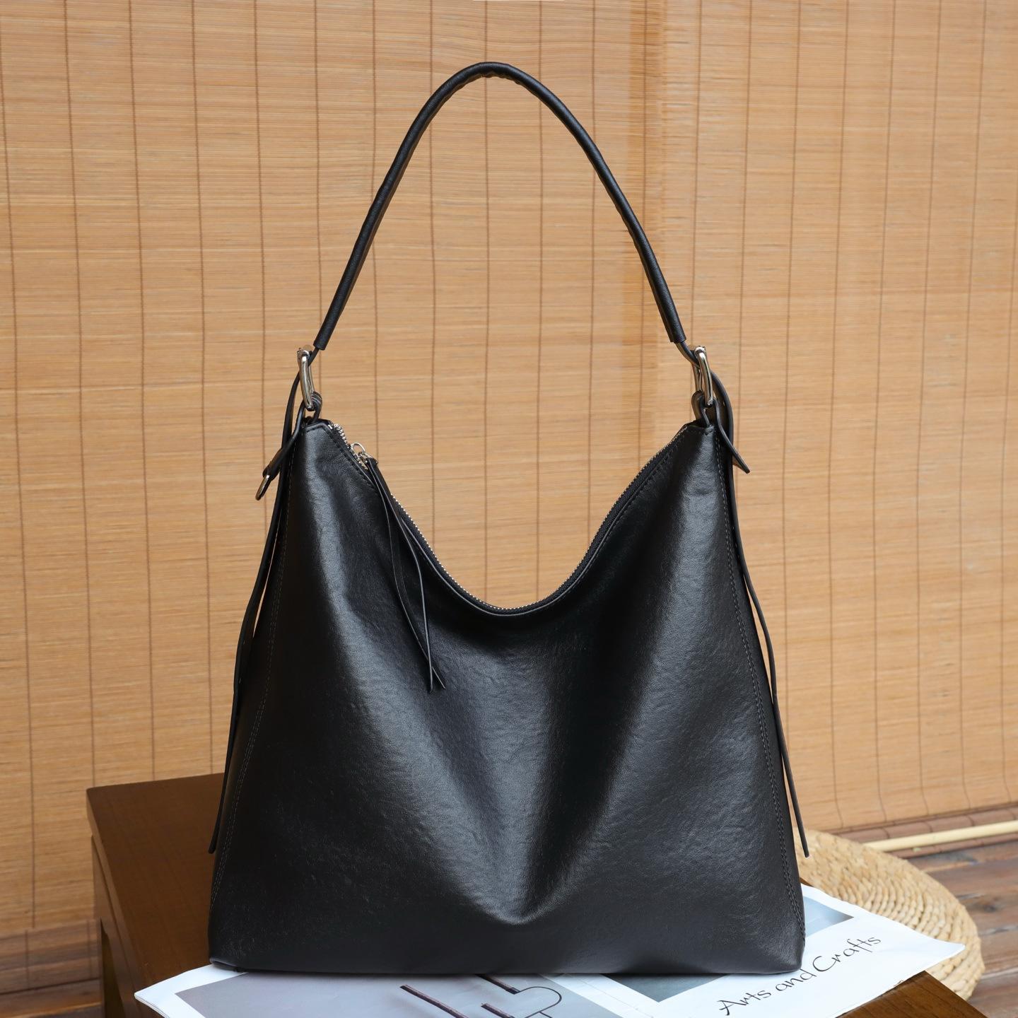 Retro First-Layer Cowhide Underarm Bag For Women, Autumn And Winter Genuine Leather Underarm Bag, High-End Tote Bag For Women чорний
Retro First-Layer Cowhide Underarm Bag For Women, Autumn And Winter Genuine Leather Underarm Bag, High-End Tote Bag For Women чорний