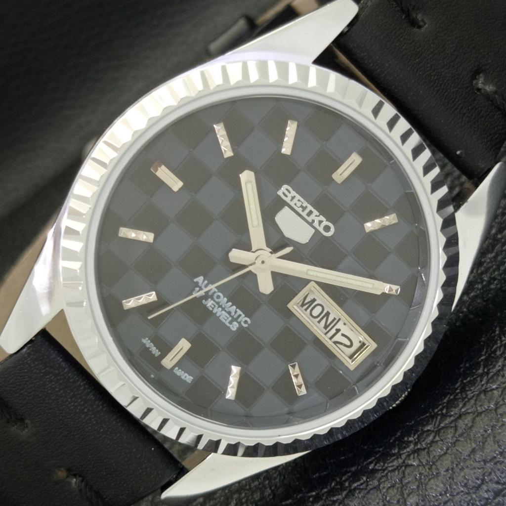 REFURBISHED SEIKO 5 AUTOMATIC MENS WATCH JAPAN MADE BLACK DIAL CUSTOM a440024-2 QV90-a440024
REFURBISHED SEIKO 5 AUTOMATIC MENS WATCH JAPAN MADE BLACK DIAL CUSTOM a440024-2 QV90-a440024