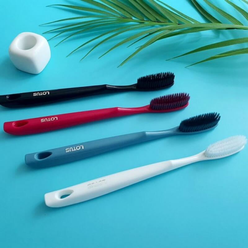 A pack of 4 long-headed large toothbrushes that clean your teeth thoroughly. LOTUS Long Head Toothbrush (4 pieces)
A pack of 4 long-headed large toothbrushes that clean your teeth thoroughly. LOTUS Long Head Toothbrush (4 pieces)