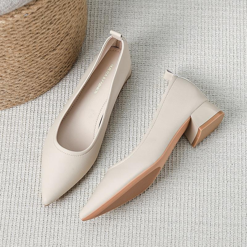 Huiliya French new simple model pointed head thin thick heel middle heel single shoes low heel light mouth women s shoes ladyshoes Y373 40 абрикосовый
Huiliya French new simple model pointed head thin thick heel middle heel single shoes low heel light mouth women s shoes ladyshoes Y373 40 абрикосовый