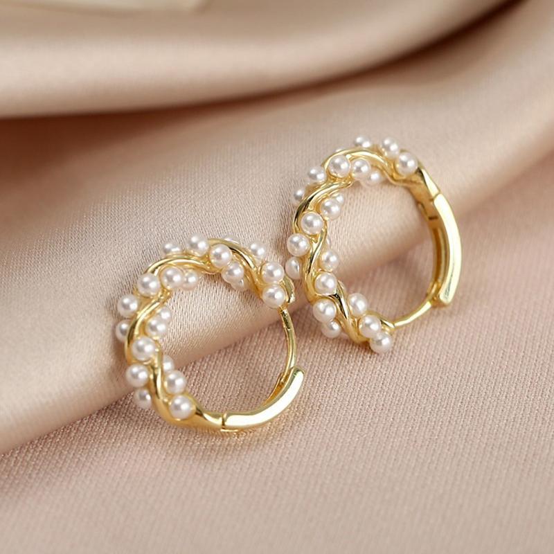 Korean Little Pearl Circle Hoop Earrings for Women Temperament Metal Line Ear Buckle Earrings Vintage Party Date Jewelry Gift золотий
Korean Little Pearl Circle Hoop Earrings for Women Temperament Metal Line Ear Buckle Earrings Vintage Party Date Jewelry Gift золотий