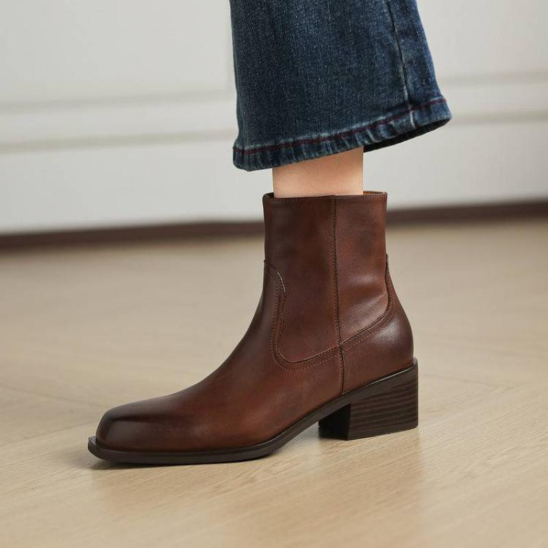 Женские кожаные ботинки осень-зима из натуральной кожи большого размера женские ботинки на среднем каблуке универсальные с круглым носком ботинки Мартин новая коровья кожа м 40
Женские кожаные ботинки осень-зима из натуральной кожи большого размера женские ботинки на среднем каблуке универсальные с круглым носком ботинки Мартин новая коровья кожа м 40