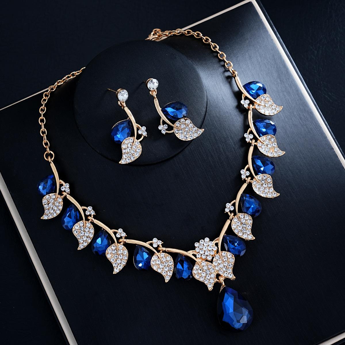 European and American Necklaces, Earrings, Jewelry, Women s Retro Water Drop Gemstones, Leaf Collarbone Chain, Jewelry Set 2026. 45CM синий
European and American Necklaces, Earrings, Jewelry, Women s Retro Water Drop Gemstones, Leaf Collarbone Chain, Jewelry Set 2026. 45CM синий