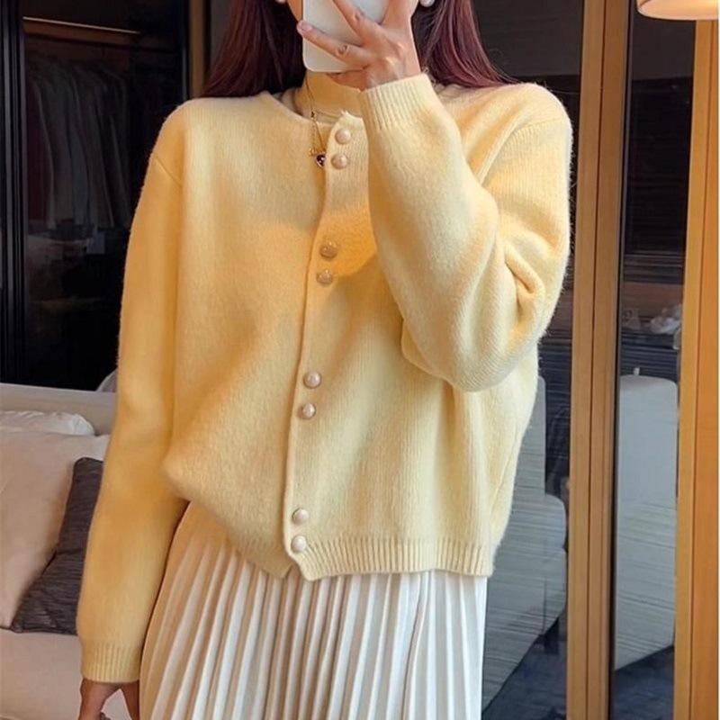 Sweet soft waxy solid color knitted cardigan autumn and winter loose candy color gentle crew neck sweater jacket women 412-54 (average size) жовтий
Sweet soft waxy solid color knitted cardigan autumn and winter loose candy color gentle crew neck sweater jacket women 412-54 (average size) жовтий