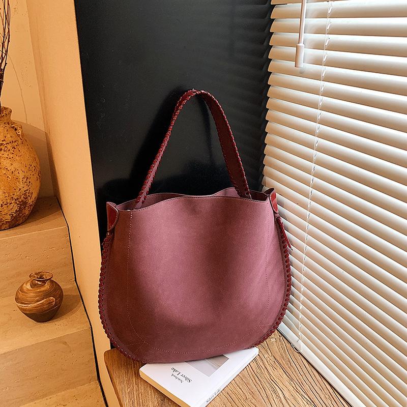Korean niche large-capacity women s bag 2025 autumn new fashionable simple extra-large bag shoulder messenger bag бордовый
Korean niche large-capacity women s bag 2025 autumn new fashionable simple extra-large bag shoulder messenger bag бордовый