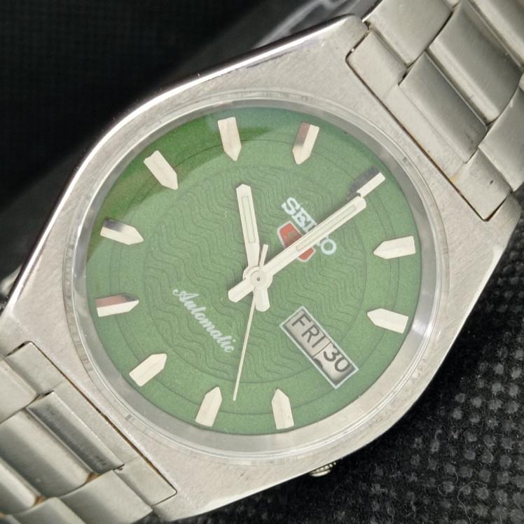 USED VINTAGE SEIKO 5 AUTOMATIC 7009A JAPAN MENS GREEN WATCH 621b-a413558-2 SKU621b-a413558
USED VINTAGE SEIKO 5 AUTOMATIC 7009A JAPAN MENS GREEN WATCH 621b-a413558-2 SKU621b-a413558
