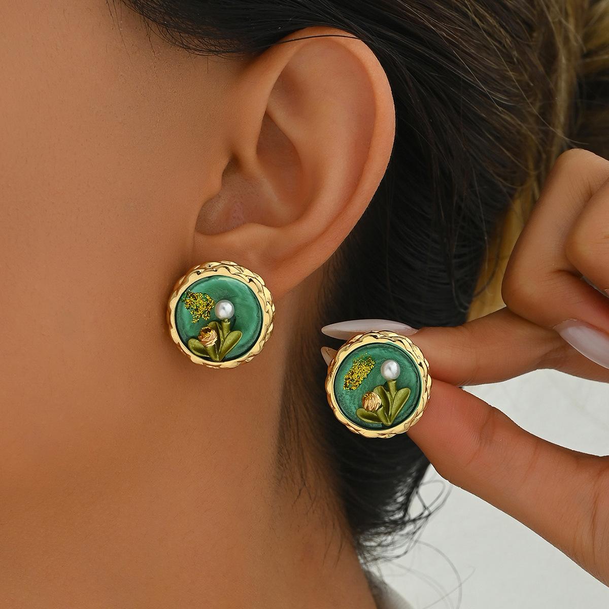 Модные легкие роскошные серьги, персонализированные инкрустированные жемчугом серьги с цветочным дизайном, универсальные серьги для женщин
Модные легкие роскошные серьги, персонализированные инкрустированные жемчугом серьги с цветочным дизайном, универсальные серьги для женщин