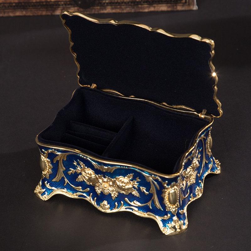 Retro Metal Crafts European Style Jewelry Box Creative High-end Ring Necklace Small Storage Box Gift
Retro Metal Crafts European Style Jewelry Box Creative High-end Ring Necklace Small Storage Box Gift