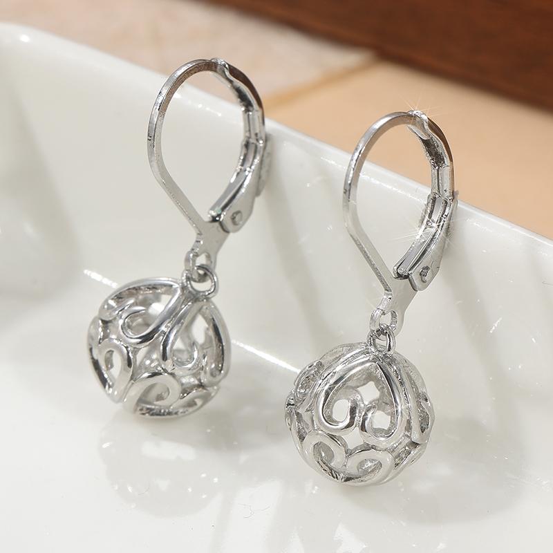 Exquisite Hand Carved Hollowed Ball Dangle Earrings for Women s Elegant Pendant Banquet Jewelry Accessories Crafts Gifts
Exquisite Hand Carved Hollowed Ball Dangle Earrings for Women s Elegant Pendant Banquet Jewelry Accessories Crafts Gifts