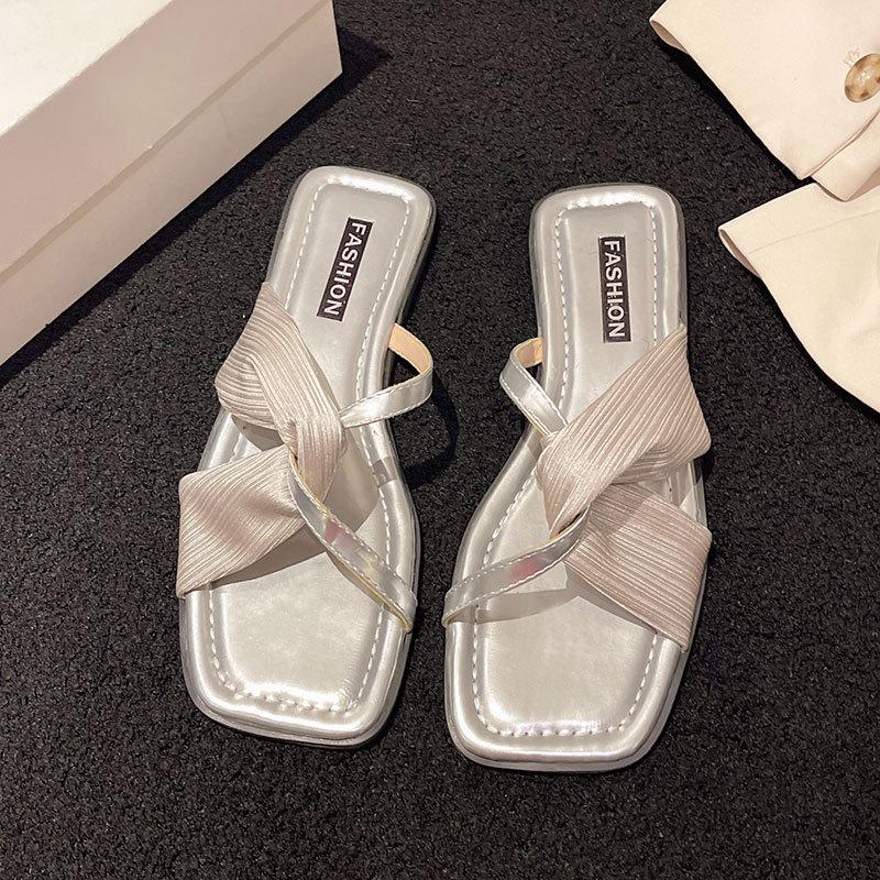 Французские классные тапочки на плоской подошве, женская обувь, верхняя одежда, лето 2025, новые модные босоножки на низком каблуке с открытым носком 40 серебряный
Французские классные тапочки на плоской подошве, женская обувь, верхняя одежда, лето 2025, новые модные босоножки на низком каблуке с открытым носком 40 серебряный