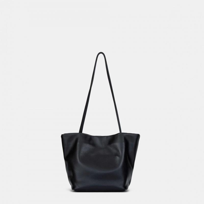 Cloud Basket Sheepskin One-shoulder Bucket Bag 19x17x20cm чёрный
Cloud Basket Sheepskin One-shoulder Bucket Bag 19x17x20cm чёрный