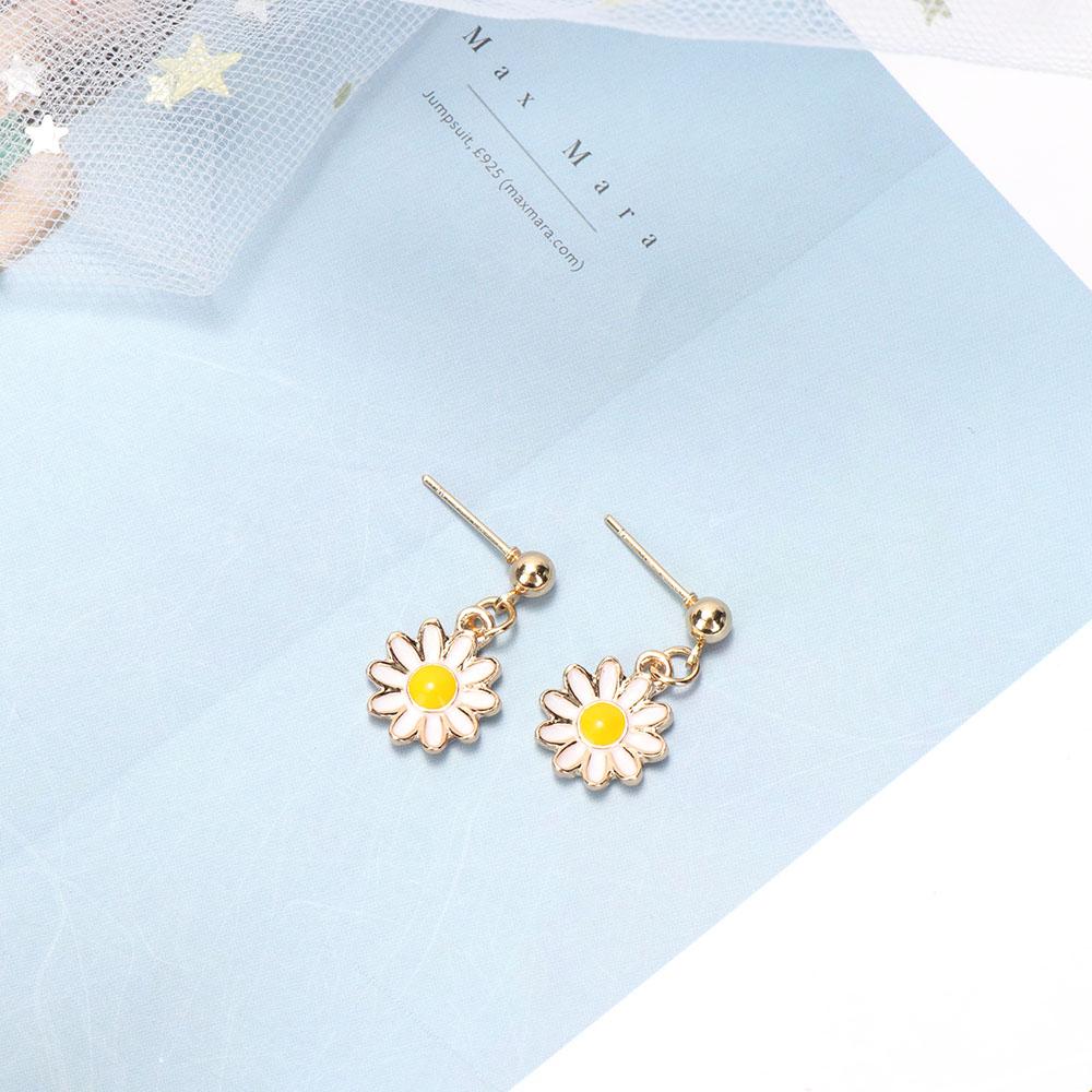 Classic Simple Daisy Sun Flower Pendant Accessories Women Fashion Jewelry Ear Studs Drop Earrings Short
Classic Simple Daisy Sun Flower Pendant Accessories Women Fashion Jewelry Ear Studs Drop Earrings Short