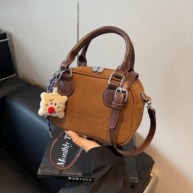 Зовнішня одинарна сумка в стилі осінь і зима, жіноча ретро-сумка 2024, нова текстура, невелика сумка на вихід, популярна маленька квадратна сумка через плече на одне плече
Зовнішня одинарна сумка в стилі осінь і зима, жіноча ретро-сумка 2024, нова текстура, невелика сумка на вихід, популярна маленька квадратна сумка через плече на одне плече