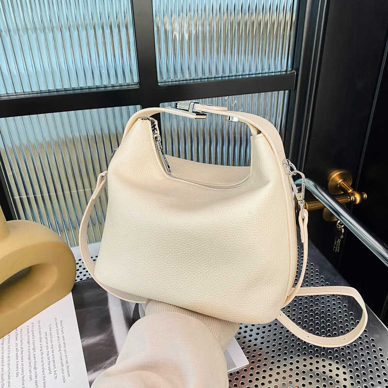 Популярные в этом году маленькие сумки для женской весны и лета, универсальные 2025, новые модные сумки-мессенджеры, корейская версия, портативные сумки-ведра
Популярные в этом году маленькие сумки для женской весны и лета, универсальные 2025, новые модные сумки-мессенджеры, корейская версия, портативные сумки-ведра