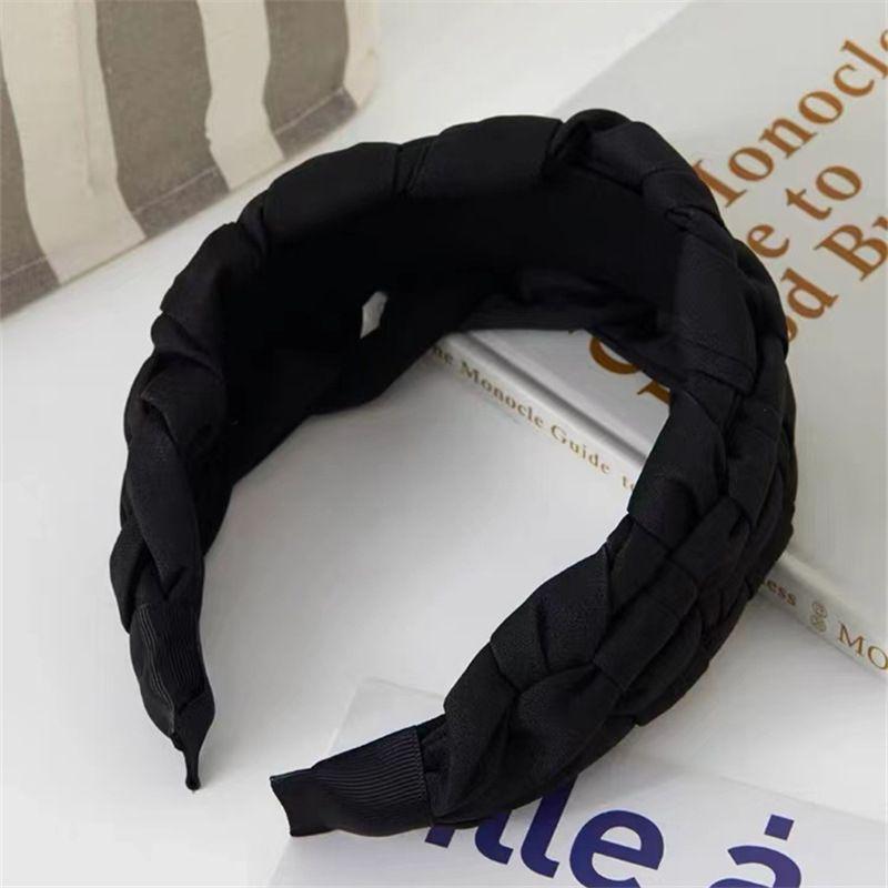 Ultra-Wide Black Velvet Satin Headband: Fashionable French-Inspired Headdress for Any Occasion
Ultra-Wide Black Velvet Satin Headband: Fashionable French-Inspired Headdress for Any Occasion