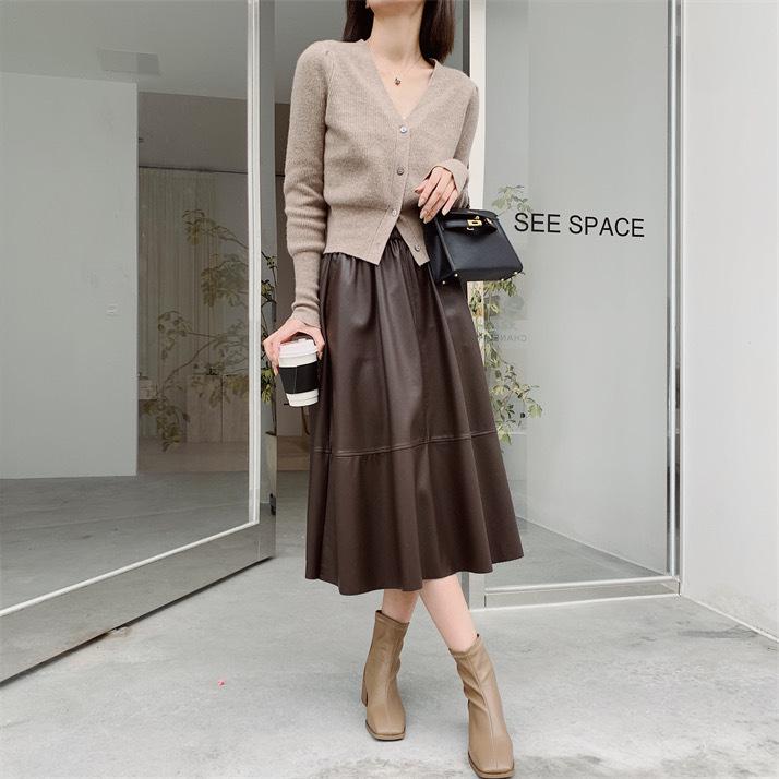 Women s A-Line High Waist Leather Midi Skirt - Slimming Autumn/Winter 2023 Edition Medium
Women s A-Line High Waist Leather Midi Skirt - Slimming Autumn/Winter 2023 Edition Medium