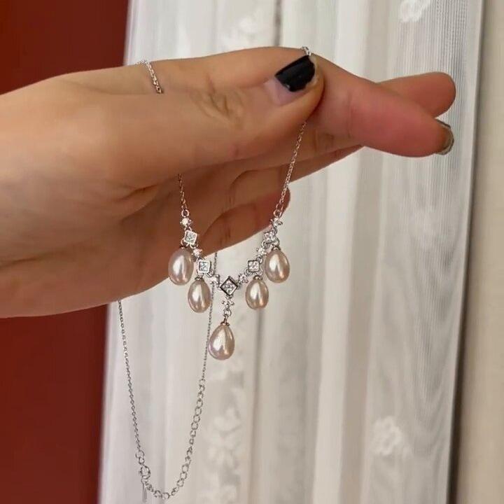 The Necklace Is Gentle, Minimalist, Luxurious, High-end, and Elegant. It Features A Versatile Style with A Collarbone Chain Inlaid 40CM платиновий
The Necklace Is Gentle, Minimalist, Luxurious, High-end, and Elegant. It Features A Versatile Style with A Collarbone Chain Inlaid 40CM платиновий