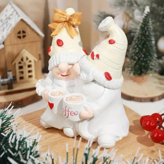 Кофейная пара, фигурка гнома, статуэтка гнома из смолы, безликая скульптура эльфа, рождественский домашний офис, кафе, кофейный бар, украшение для рабочего стола, орнамент белый
Кофейная пара, фигурка гнома, статуэтка гнома из смолы, безликая скульптура эльфа, рождественский домашний офис, кафе, кофейный бар, украшение для рабочего стола, орнамент белый