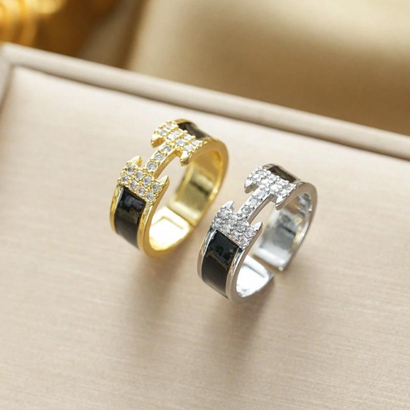 Hot selling drip oil H-letter ring for women, niche high-end feel, adjustable opening, big brand rings opening adjustable
Hot selling drip oil H-letter ring for women, niche high-end feel, adjustable opening, big brand rings opening adjustable
