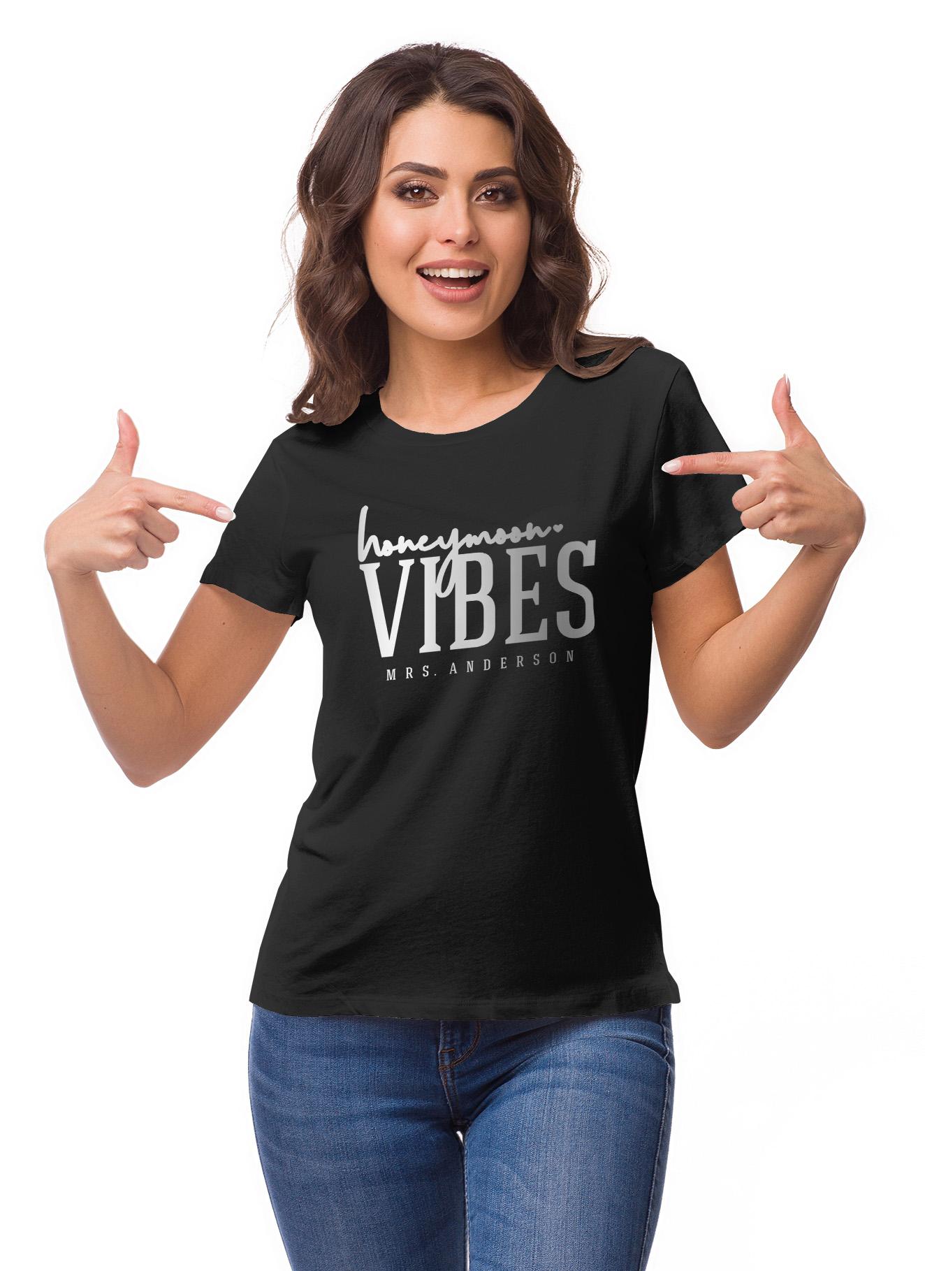 Inkdotpot Personalized Womens Tshirt Top Honeymoon Vibes Mrs Wedding Announcement XS білий
Inkdotpot Personalized Womens Tshirt Top Honeymoon Vibes Mrs Wedding Announcement XS білий