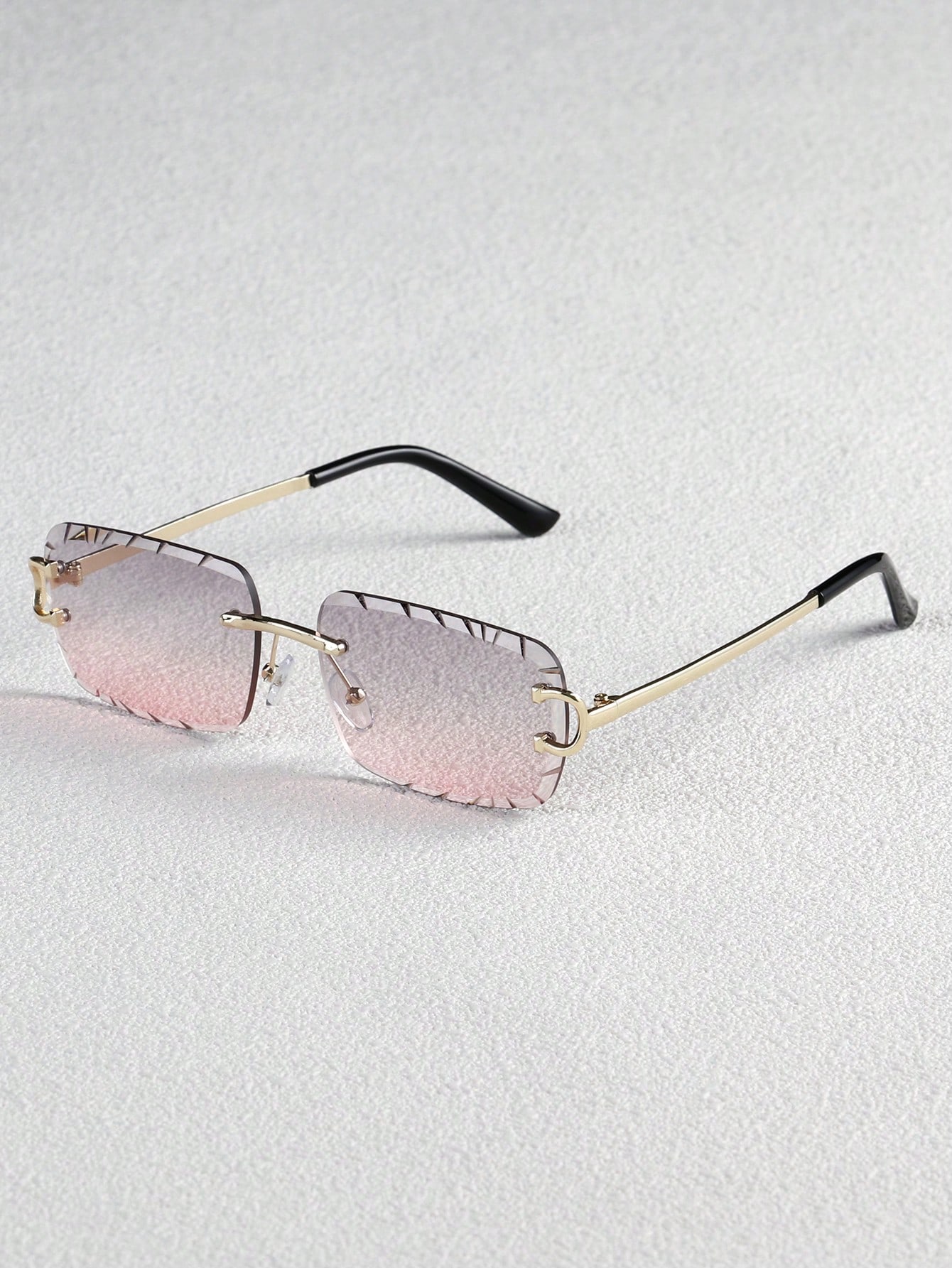 Men s frameless beveled square European and American hip-hop rap personality retro plano glasses розовый
Men s frameless beveled square European and American hip-hop rap personality retro plano glasses розовый