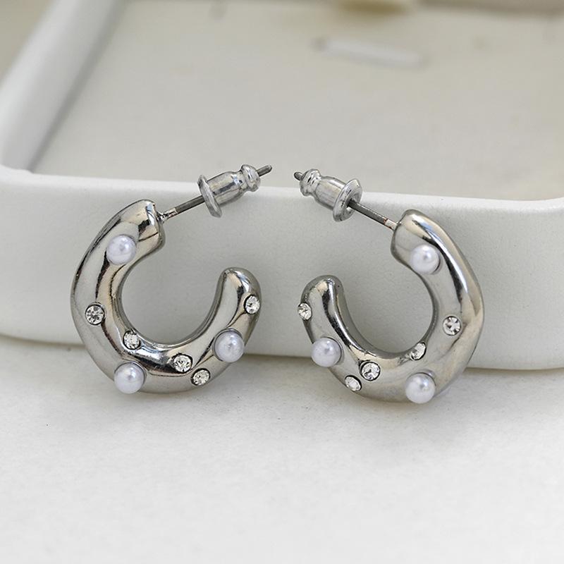 European & American Irregular Pearl C-Shaped Stud Earrings: Unique Women s Ear Jewelry Standard серебряный
European & American Irregular Pearl C-Shaped Stud Earrings: Unique Women s Ear Jewelry Standard серебряный