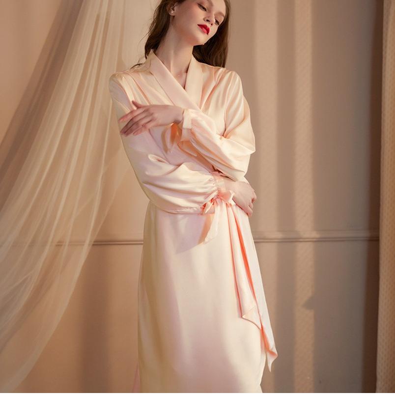 Red Silk Wedding Morning Robe for Brides & Bridesmaids - Women s Thin Long Bathrobe L 100-115 lbs
Red Silk Wedding Morning Robe for Brides & Bridesmaids - Women s Thin Long Bathrobe L 100-115 lbs
