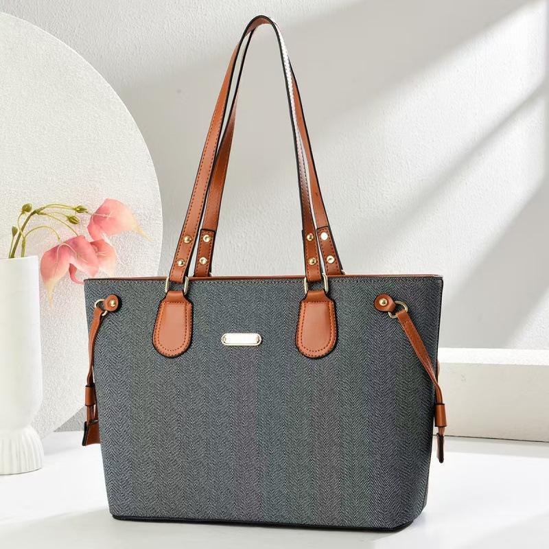 Temperament texture large capacity tote bag new fashion shoulder bag niche commuter bag 32*12*25 чорний
Temperament texture large capacity tote bag new fashion shoulder bag niche commuter bag 32*12*25 чорний