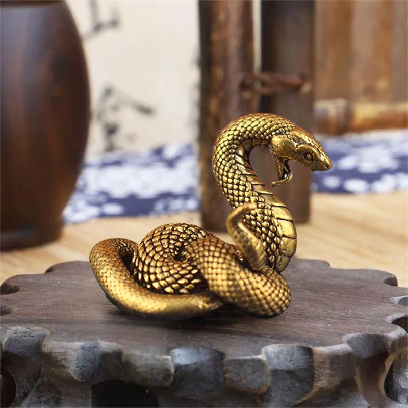 1Pc Animal Vintage Miniature Ornaments Cute Pet Statue Collection Gifts Python Figurine Brass Home Decoration
1Pc Animal Vintage Miniature Ornaments Cute Pet Statue Collection Gifts Python Figurine Brass Home Decoration