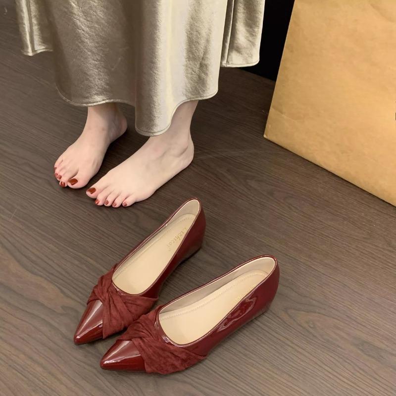 Pointed Toe Shallow Mouth Low Top Single Shoes Fashion Patent Leather Soft Sole Non-Slip Shoes for Women 40 вина червоного кольору
Pointed Toe Shallow Mouth Low Top Single Shoes Fashion Patent Leather Soft Sole Non-Slip Shoes for Women 40 вина червоного кольору