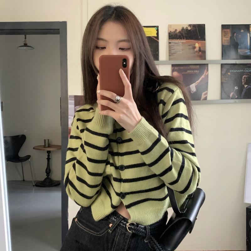 Green Striped Knitwear Women s Retro Cardigan - Autumn Lazy Style, Long Sleeve, Short Sweater Coat L (50-55 kg)
Green Striped Knitwear Women s Retro Cardigan - Autumn Lazy Style, Long Sleeve, Short Sweater Coat L (50-55 kg)