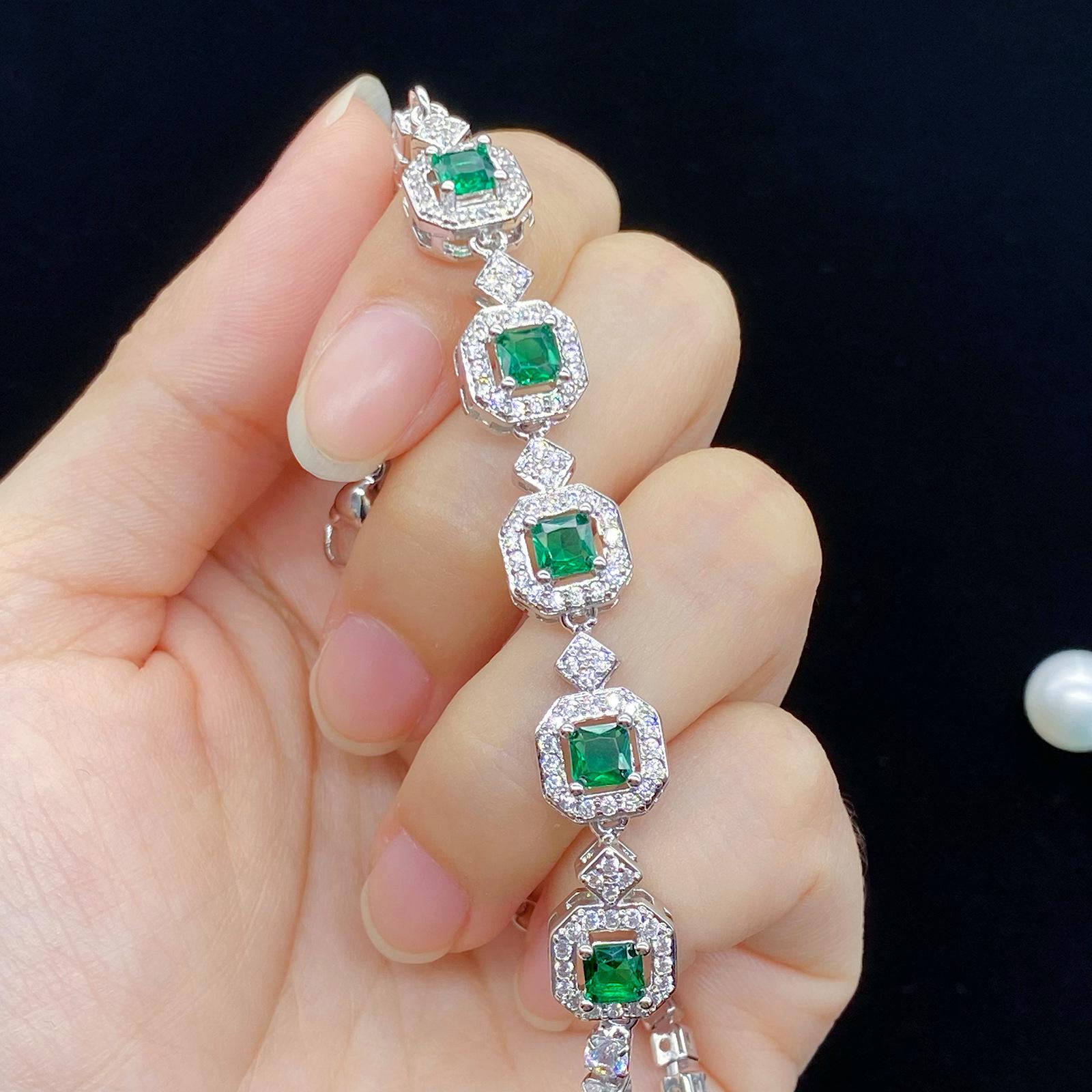 New 925 Sterling Copper Bracelet Love Elegant Zircon Tennis Crystal Chain for Women Fashion Noble Engagement Wedding Glam
New 925 Sterling Copper Bracelet Love Elegant Zircon Tennis Crystal Chain for Women Fashion Noble Engagement Wedding Glam