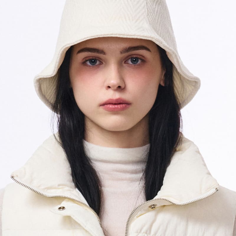 WHITE SANDS Herringbone Corduroy Embroidered Bucket Hat Lawrence (3 colors) IVORY_Free
WHITE SANDS Herringbone Corduroy Embroidered Bucket Hat Lawrence (3 colors) IVORY_Free