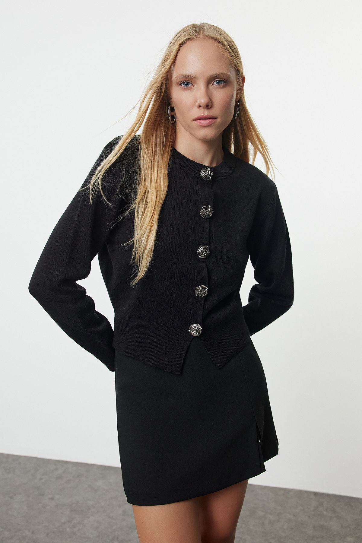 Women s Fashion Stylish Cardigan Black Premium Yarn Special Yarn Crop Rose Button Detailed Jacket Look Knitwear Cardigan L
Women s Fashion Stylish Cardigan Black Premium Yarn Special Yarn Crop Rose Button Detailed Jacket Look Knitwear Cardigan L