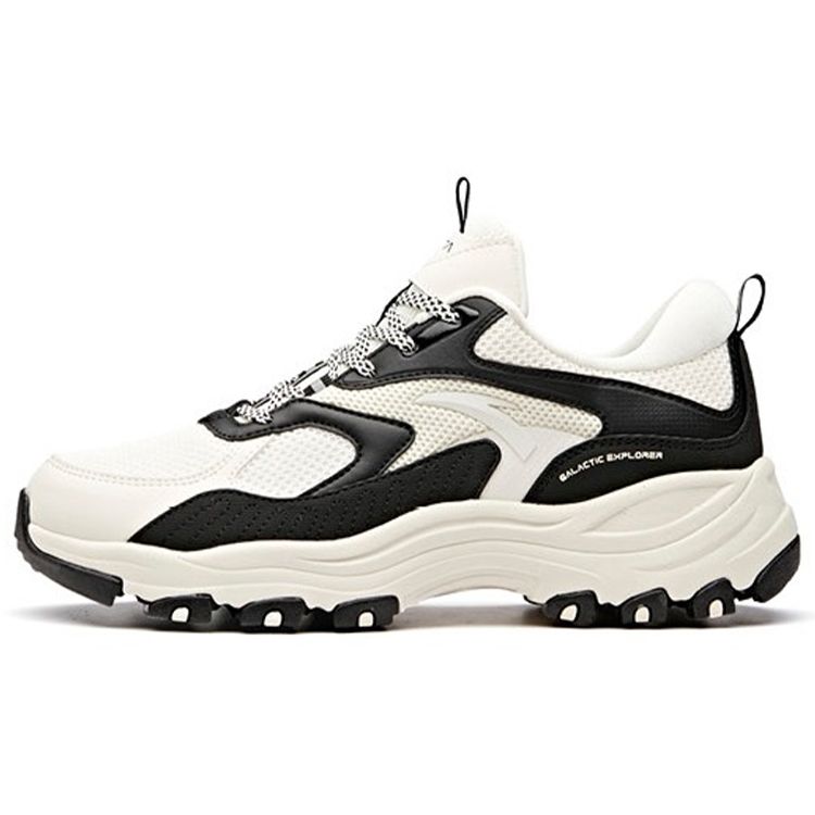 Anta Серия Outdoor Модные низкие спортивные туфли женские кроссовки белые черные 12846601-3
Anta Серия Outdoor Модные низкие спортивные туфли женские кроссовки белые черные 12846601-3