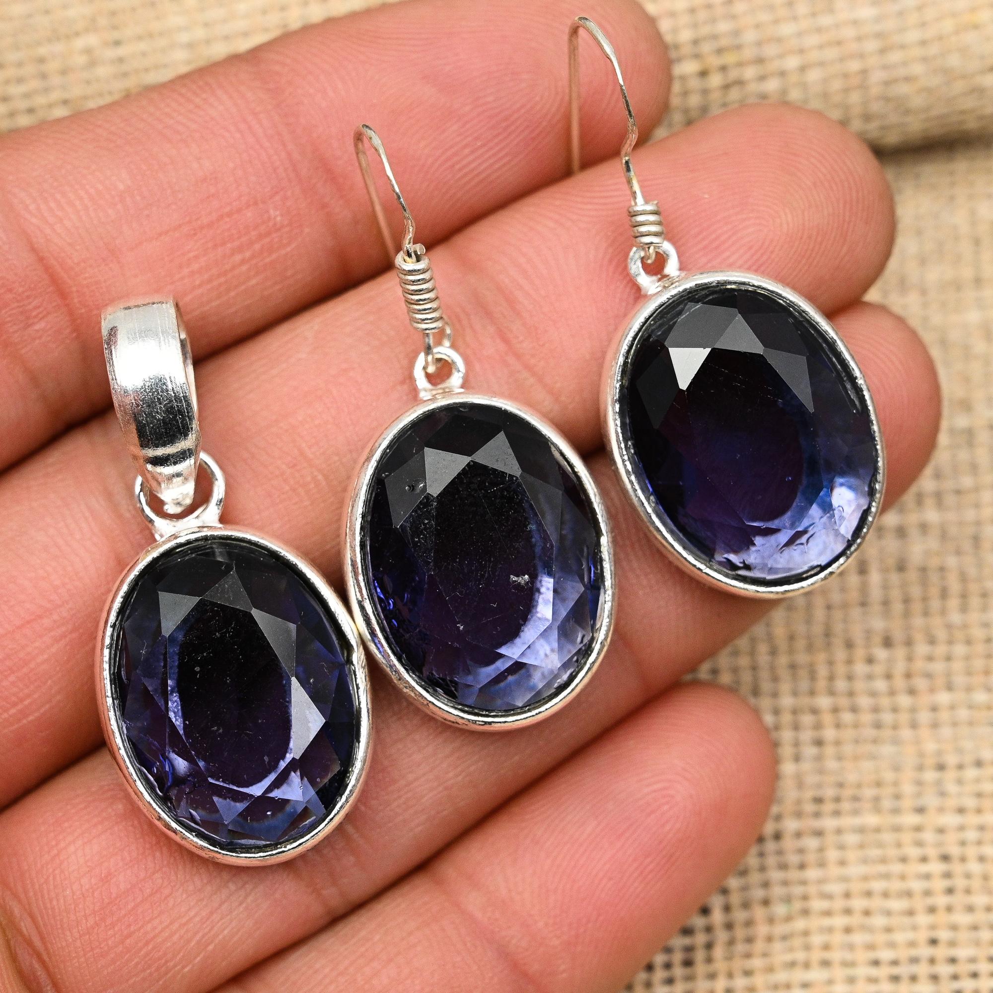 Аметист Драгоценный камень 925 пробы Серебряный кулон и комплект ювелирных изделий из сережек для свадебного подарка
Аметист Драгоценный камень 925 пробы Серебряный кулон и комплект ювелирных изделий из сережек для свадебного подарка