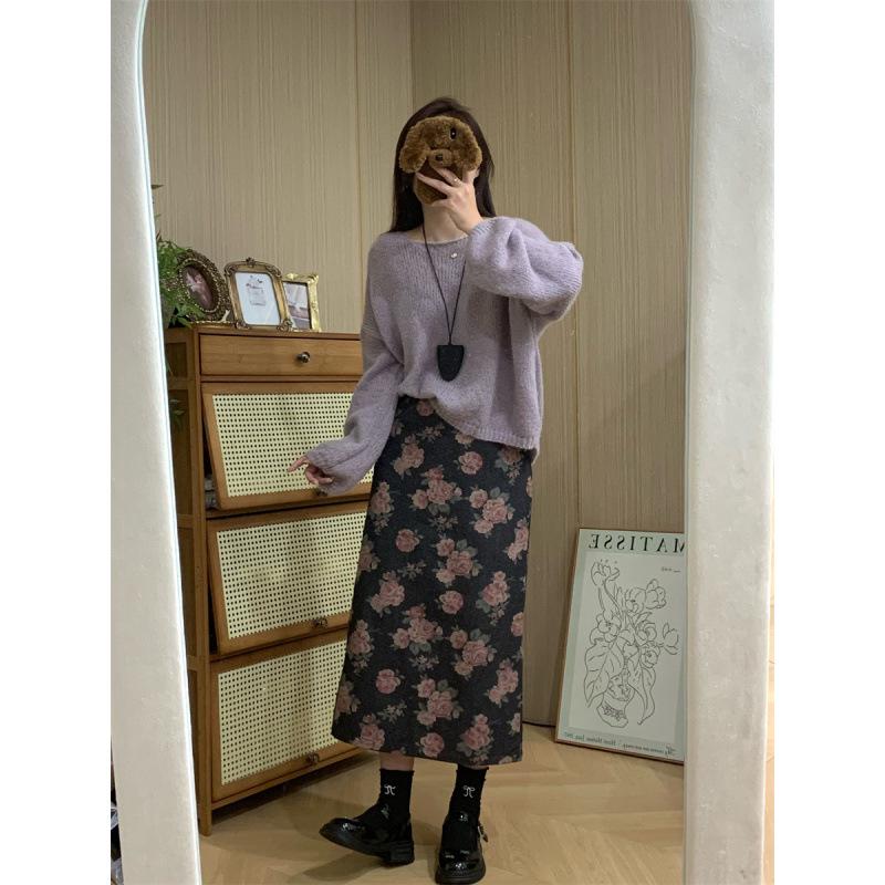 Korean Casual Sweater & Rose Print Denim Skirt Set Floral Short Skirt
Korean Casual Sweater & Rose Print Denim Skirt Set Floral Short Skirt
