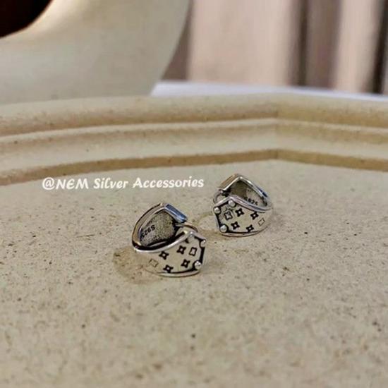 Korean Style S925 Sterling Silver Distressed Retro Floral Temperament Stud Earrings 925 Silver
Korean Style S925 Sterling Silver Distressed Retro Floral Temperament Stud Earrings 925 Silver