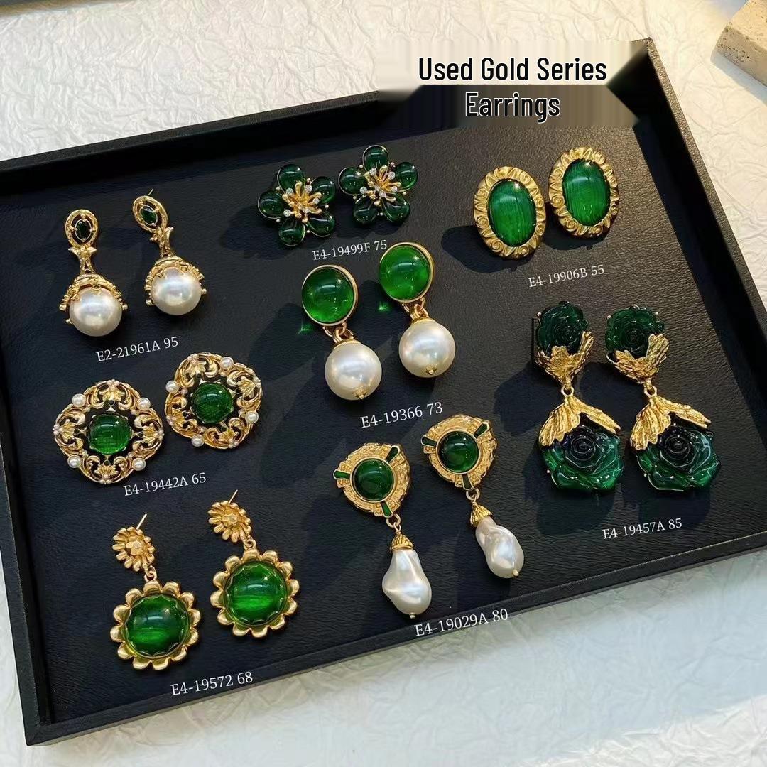 Vintage Green Pearl Earrings with Flower Tassel - Women s Exaggerated 925 Glass Studs 18K Gold
Vintage Green Pearl Earrings with Flower Tassel - Women s Exaggerated 925 Glass Studs 18K Gold