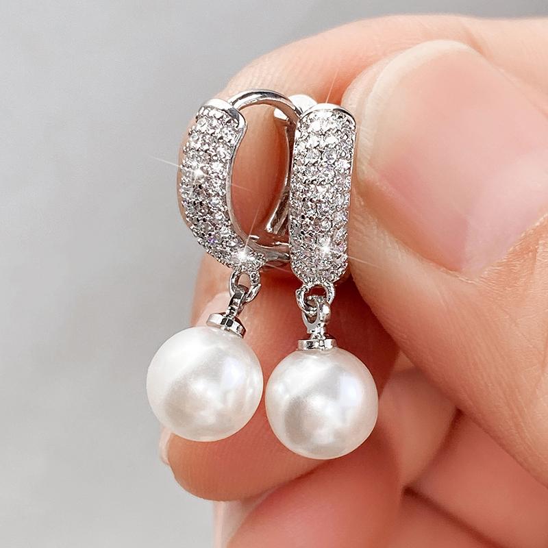 Huitan Bridal Imitation Pearl CZ Earrings Full Bling Iced Out Copper Color Aesthetic Women s Drop Earrings Hot Fashion Zircon
Huitan Bridal Imitation Pearl CZ Earrings Full Bling Iced Out Copper Color Aesthetic Women s Drop Earrings Hot Fashion Zircon