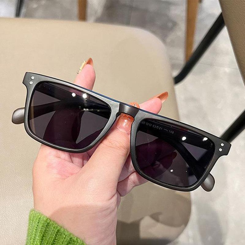Fashion Fashion Sunglasses Women Luxury Sun Glasses for Men Classic Rectangle Driving Shades Outdoor Anti Blue Gradient Eyeglass Uv400
Fashion Fashion Sunglasses Women Luxury Sun Glasses for Men Classic Rectangle Driving Shades Outdoor Anti Blue Gradient Eyeglass Uv400
