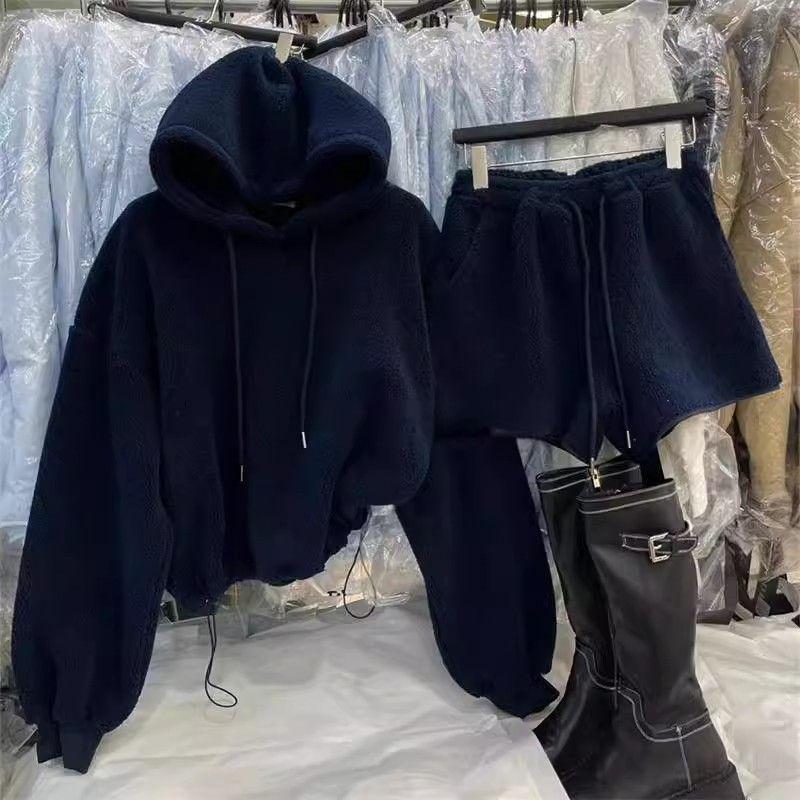 Korean Style Winter 2025 Lambswool Hoodie & High-Waisted Shorts Set for Women L синій
Korean Style Winter 2025 Lambswool Hoodie & High-Waisted Shorts Set for Women L синій