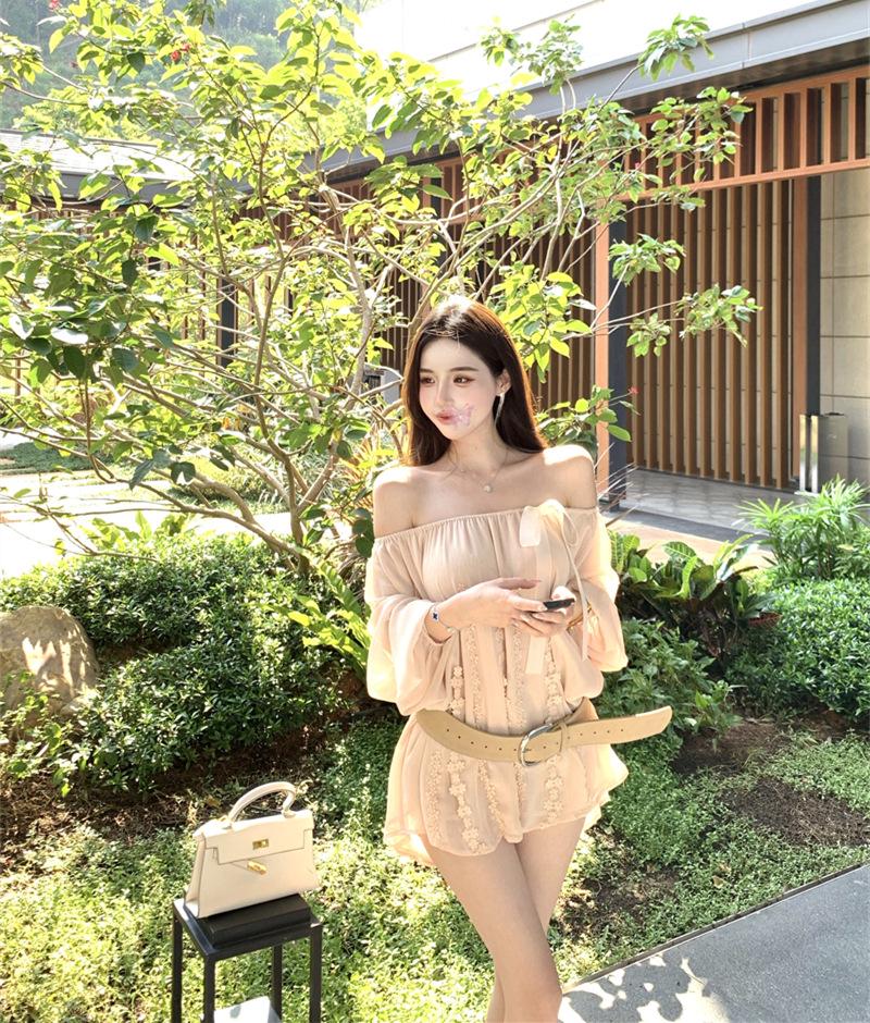 Spring 2026 Women s Chiffon Top with 3D Embroidered Flowers and Lantern Sleeves One Size
Spring 2026 Women s Chiffon Top with 3D Embroidered Flowers and Lantern Sleeves One Size