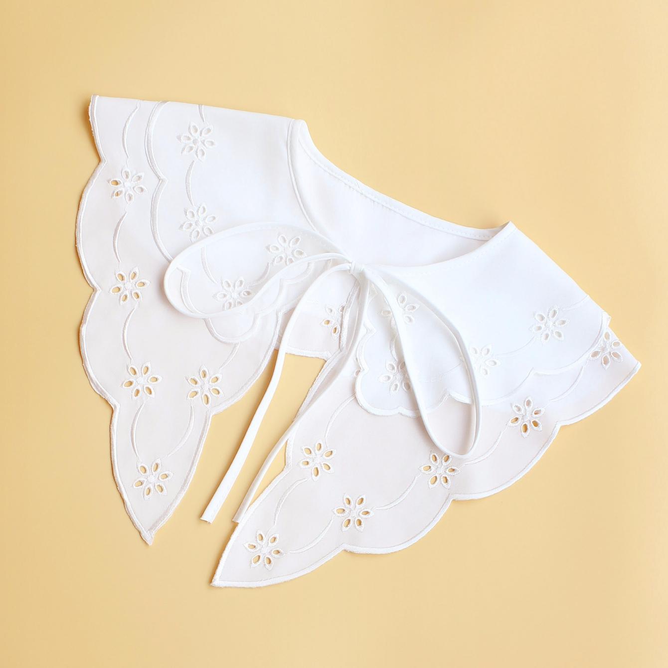 Characteristic shawl-type false collar. Plum blossom ripple hollow design. Leisure decoration for ladies.
Characteristic shawl-type false collar. Plum blossom ripple hollow design. Leisure decoration for ladies.