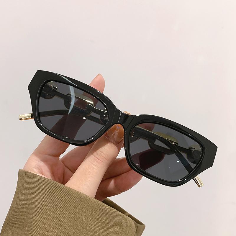 Classic Casual Sunglasses for Women Men Fashion Vintage Chain Leg Cool Trend Brand Design Outdoor Party Shades Eyewear
Classic Casual Sunglasses for Women Men Fashion Vintage Chain Leg Cool Trend Brand Design Outdoor Party Shades Eyewear