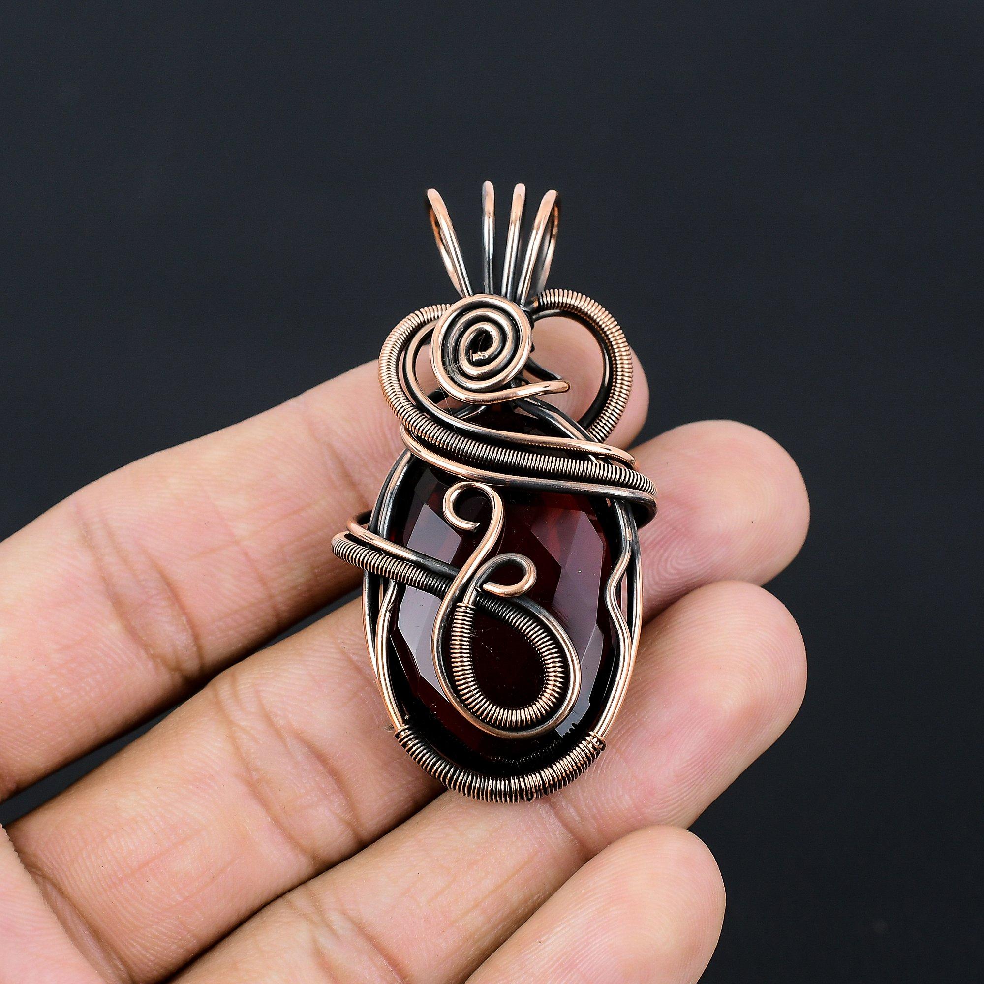 Удивительный драгоценный камень гранат, подвеска ручной работы из чистой медной проволоки, обернутая ювелирными изделиями 2.40 Inches красный
Удивительный драгоценный камень гранат, подвеска ручной работы из чистой медной проволоки, обернутая ювелирными изделиями 2.40 Inches красный