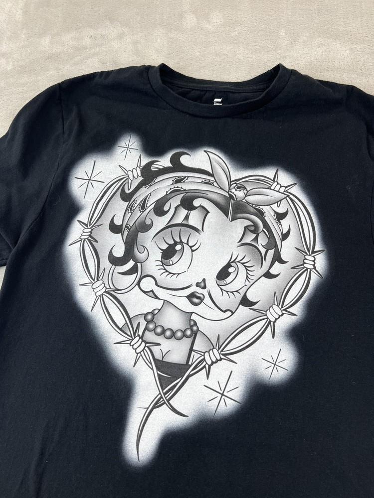 Женская футболка Betty Boop в стиле Чикана, размер S, черная, с графическим принтом Pin-Up, колючая проволока, Чола, унисекс XL
Женская футболка Betty Boop в стиле Чикана, размер S, черная, с графическим принтом Pin-Up, колючая проволока, Чола, унисекс XL