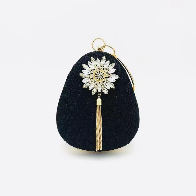 PU pleated strawberry handbag rhinestone sun flower bag party clutch bag lock light luxury чёрный
PU pleated strawberry handbag rhinestone sun flower bag party clutch bag lock light luxury чёрный