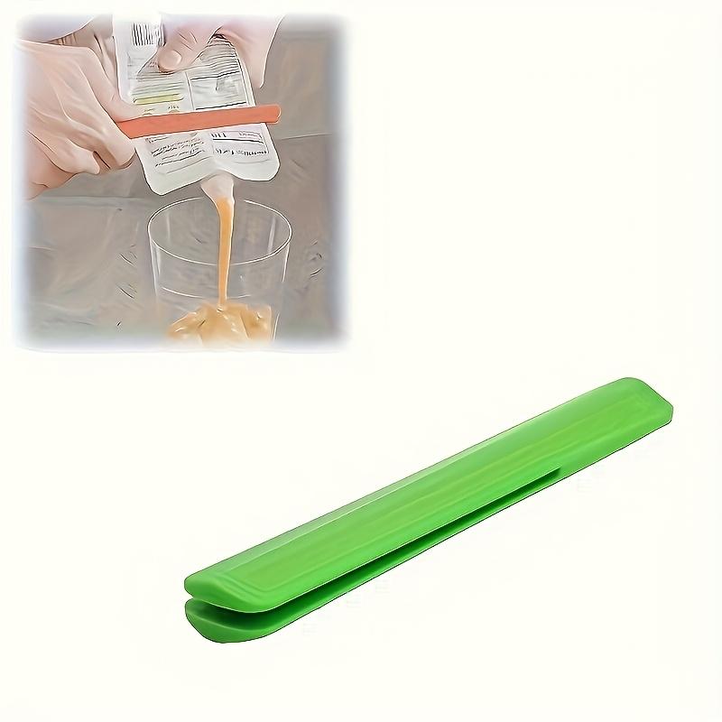 Портативный дозатор соуса, моющийся кухонный гаджет для легкого извлечения соуса, прочная пластиковая конструкция, красная ручка для удобного захвата, уменьшает пищевые отходы зелёный
Портативный дозатор соуса, моющийся кухонный гаджет для легкого извлечения соуса, прочная пластиковая конструкция, красная ручка для удобного захвата, уменьшает пищевые отходы зелёный
